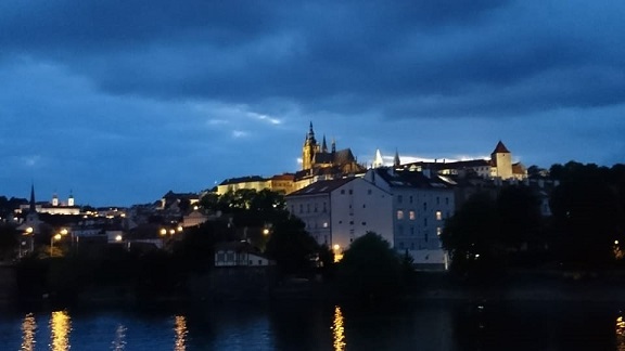 プラハ城　夜.jpg